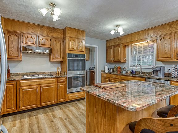 5th image of 26332 Beech Cir
