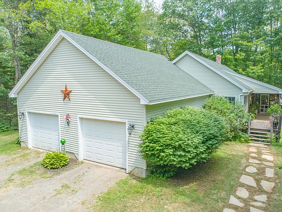 3rd image of 33 Waterford Drive