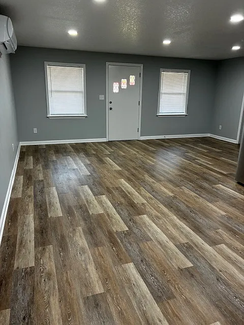 Building Photo - 585 Mill St W #1