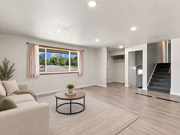5th image of 769 Hill Blvd