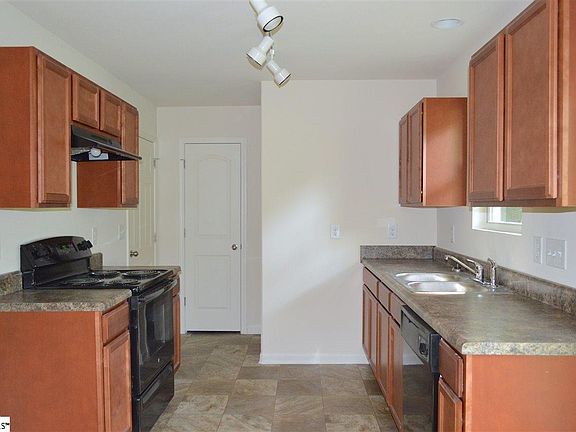 4th image of 136 Evvalane Dr