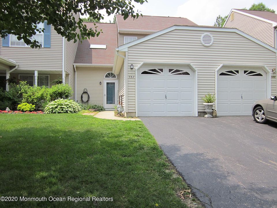 1st image of 593 Woodbine Ln #1000