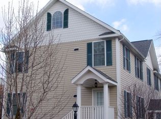 52 N Bergen Pl APT 3, Freeport, NY