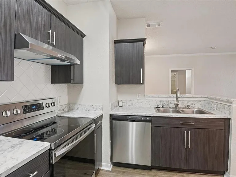 18001 Richmond Place Dr #1213 — Photo 11