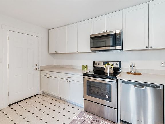 5th image of 3004 80th Street E