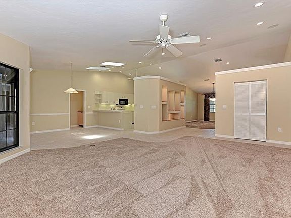 4th image of 5807 22nd Avenue Dr E