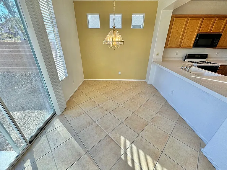 9511 Spring Blush Ave — Photo 5