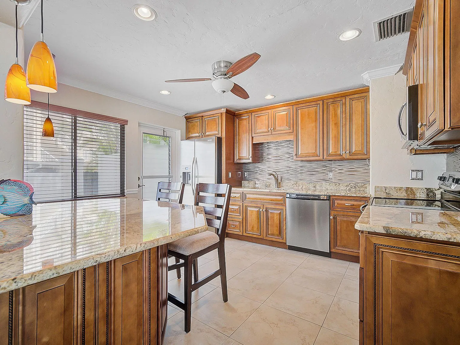 2 bed, 1.5 bath, 900 sqft, $2,350 — Photo 4