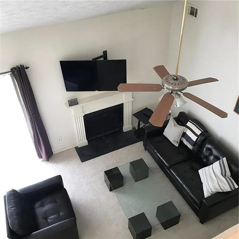 4 bed, 1507 sqft, $2,200 — Photo 2