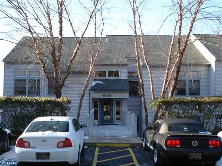 1st image of 4801 Diana Dr #211