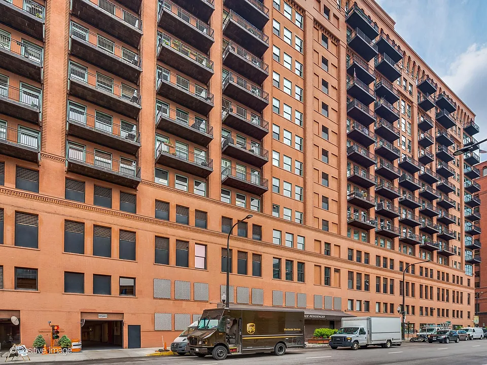 165 N Canal St #815