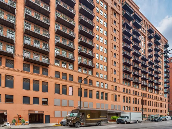 165 N Canal St APT 815, Chicago, IL 60606