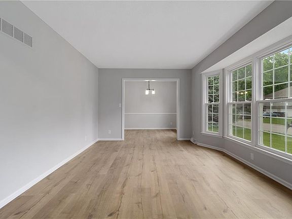 4th image of 505 NW Palmer Dr