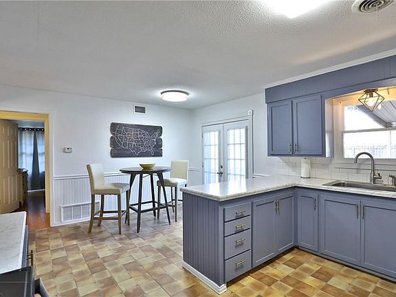 5th image of 10 Mill Ct