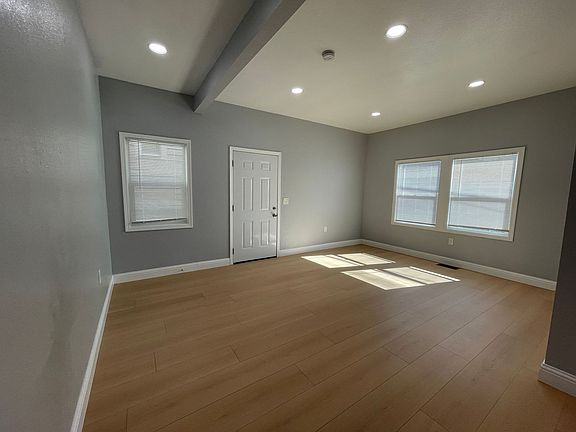 4th image of 812 20th St #T812