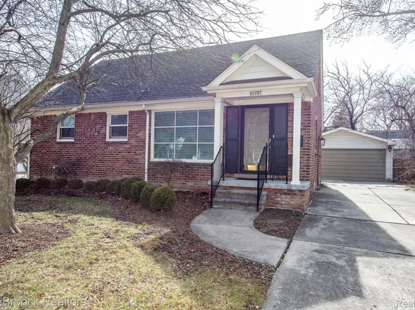 10787 W Eleven Mile Rd, Huntington Woods, MI 48070