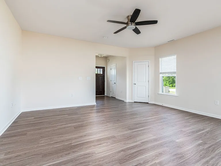 105 Lafferty St — Photo 4