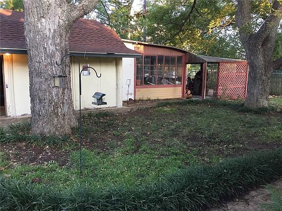4th image of 125 Parkwood Ave