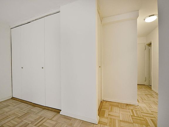 3rd image of 430 W 34th St APT 7L