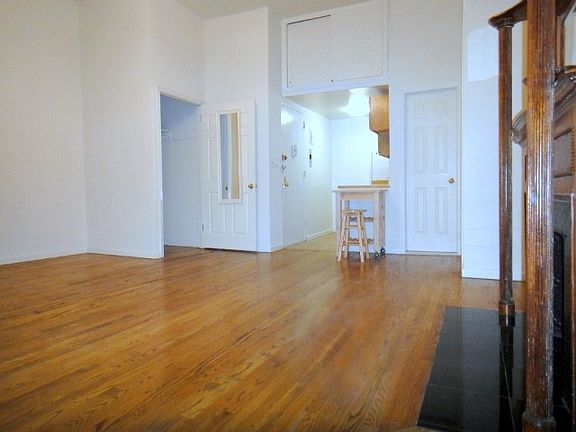 2nd image of 218 W 79th St APT 3R
