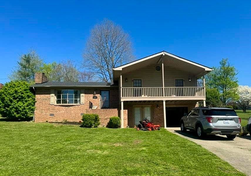 1st image of 215 Castleridge Dr