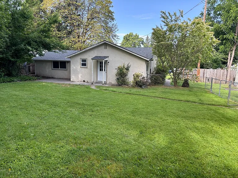 R1257 SW Plummer Ave — Photo 47