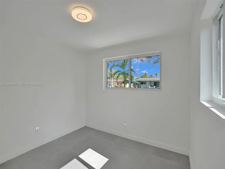 2380 NE 184th Ter — Photo 44