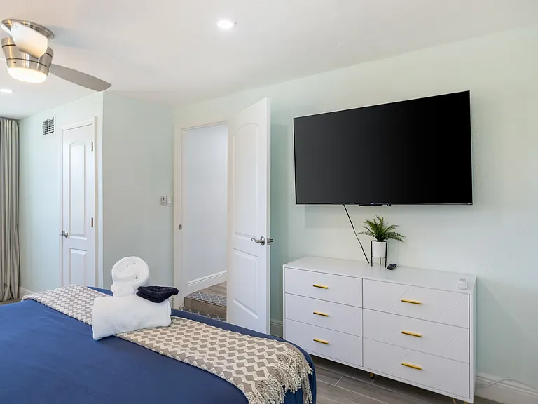 1035 Madison St — Photo 3