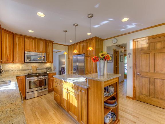 2nd image of 1861 Heifort Ct