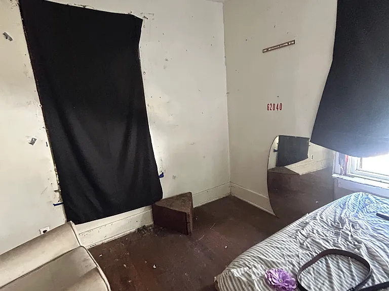 2410 Sheridan Ave — Photo 4