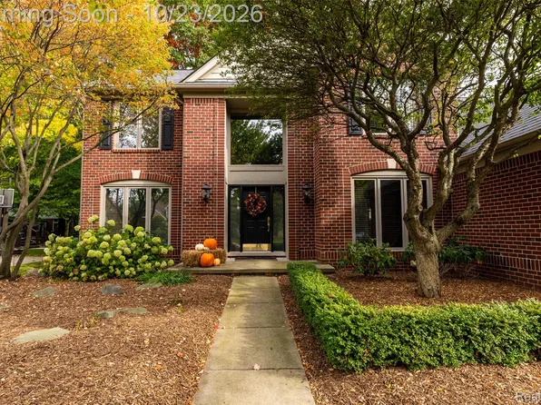 4118 Arcadia Dr, Auburn Hills, MI 48326
