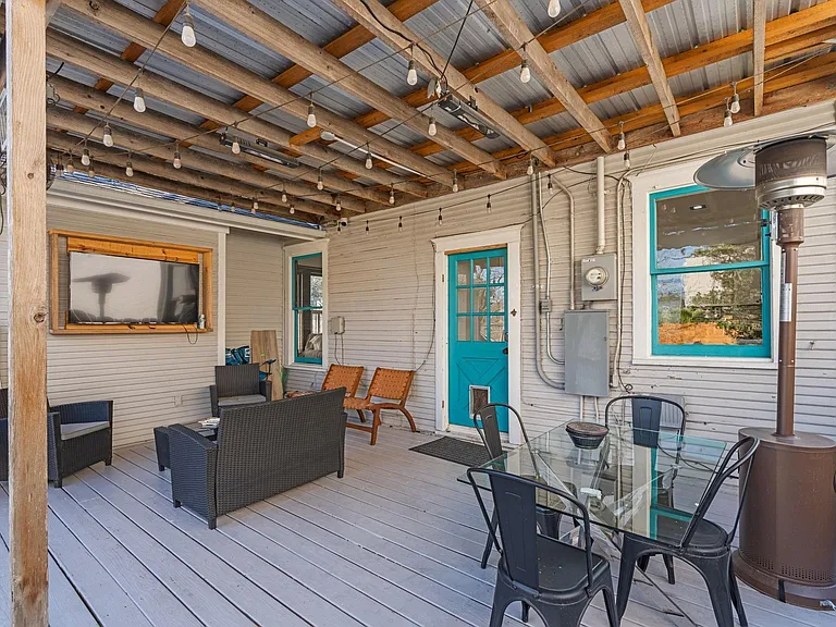 943 Pecore St — Photo 22