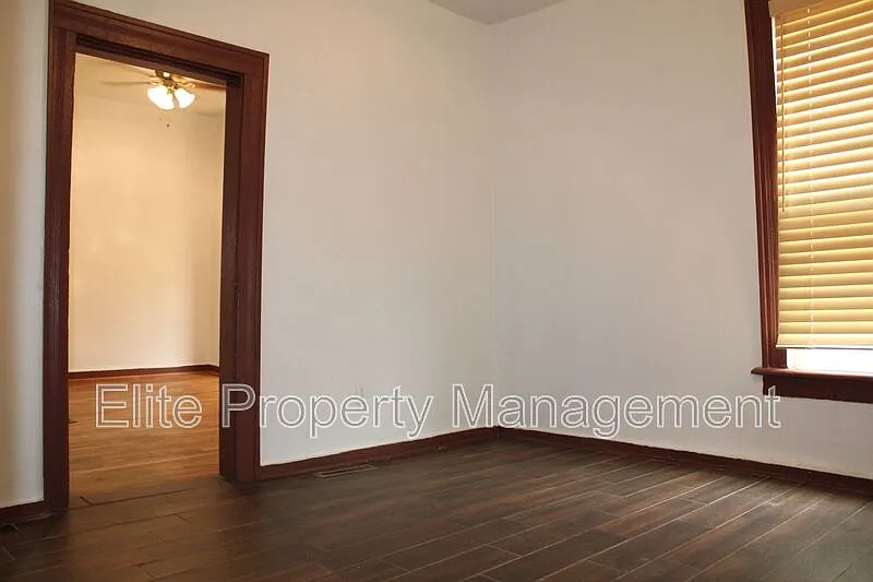 2 bed, 1.0 bath, 1077 sqft, $1,150 — Photo 3