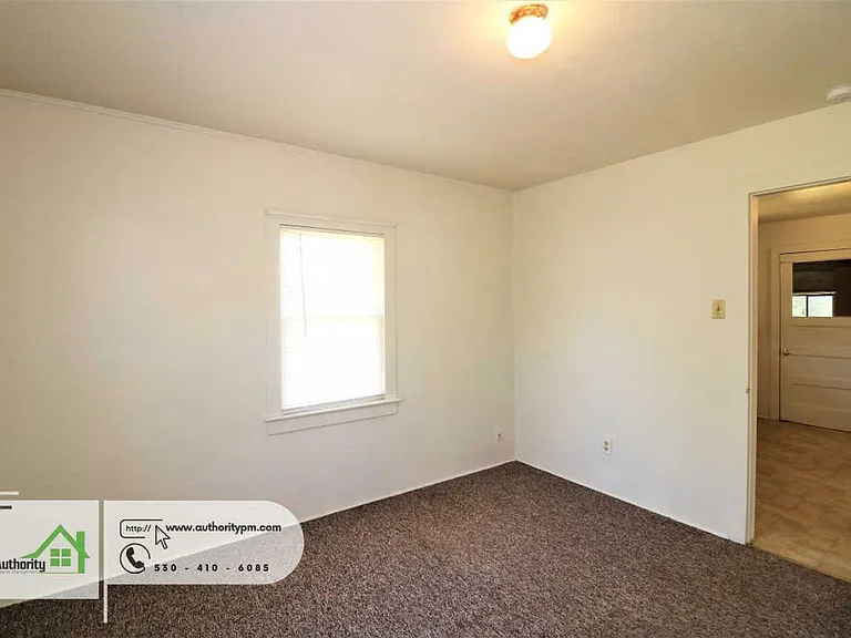 1825 Grand Coulee Blvd — Photo 9
