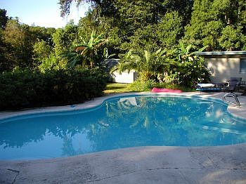 Pool shared by only 4 apts