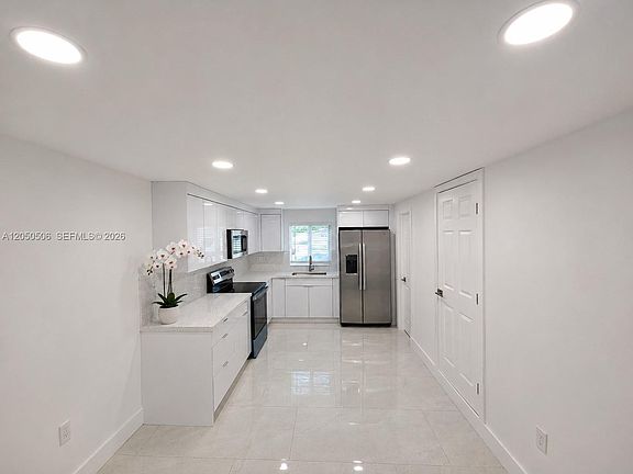 3rd image of 5190 E 1st Ave