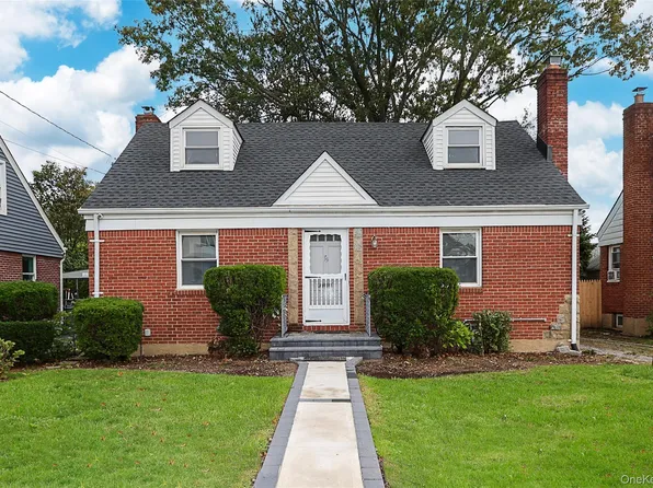 33 Cherry Lane, Carle Place, NY 11514