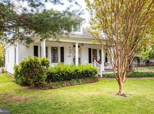 212 Hamilton St, Fredericksburg, VA