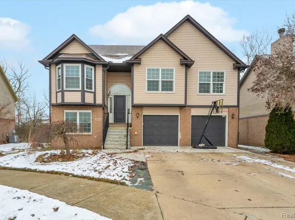 23676 Lori Dr, Flat Rock, MI 48134