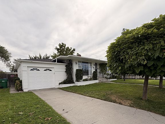 3rd image of 751 Balzar Cir