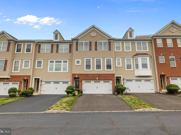 3 Fieldstone Ct, Telford, PA 18969