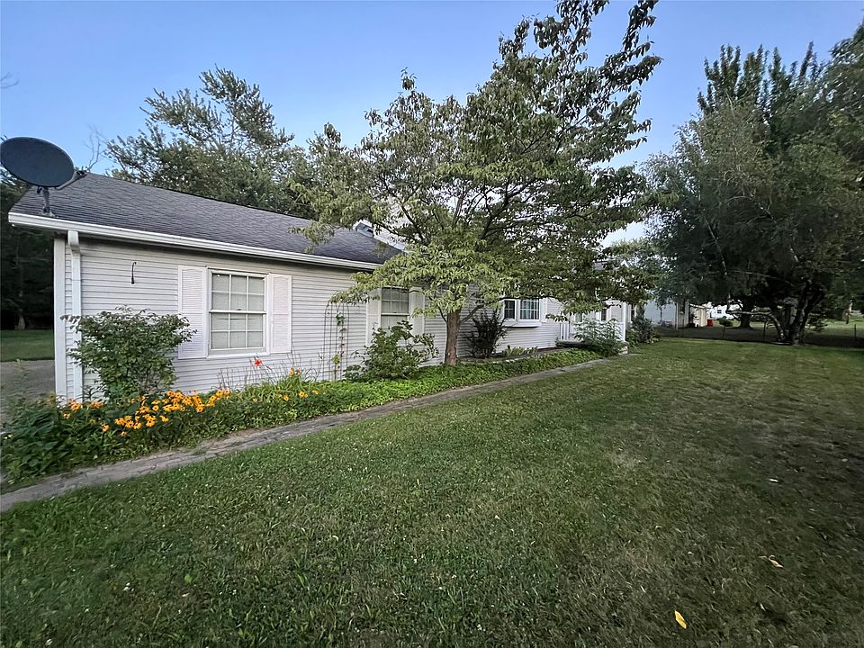 2nd image of 2511 Nagle Rd