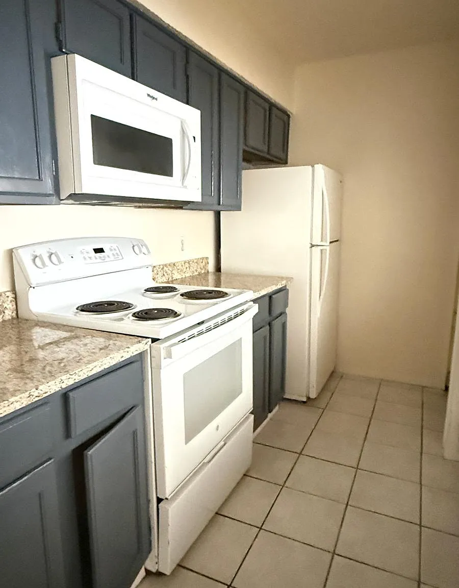 2 bed, 2.5 bath, 1229 sqft, $1,550 — Photo 3