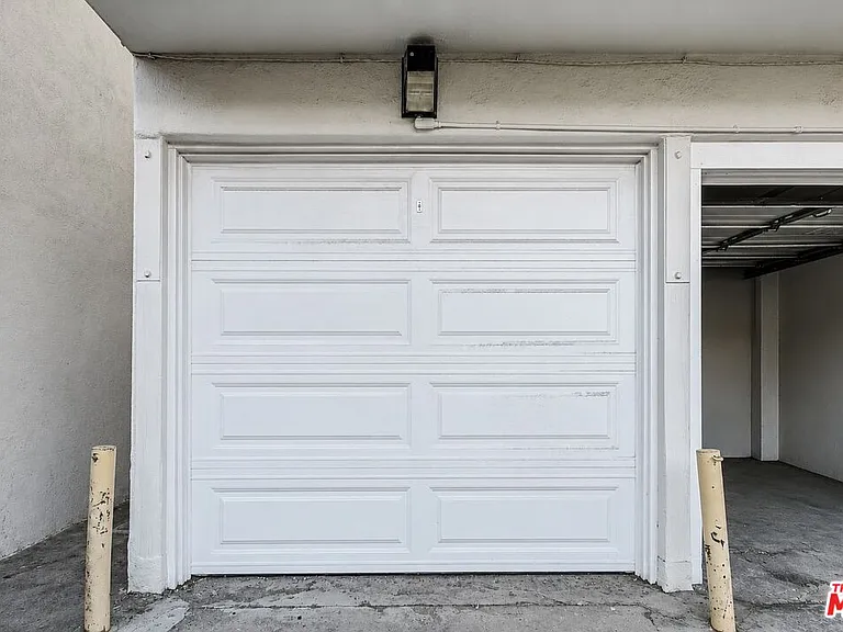207 S Reeves Dr — Photo 23