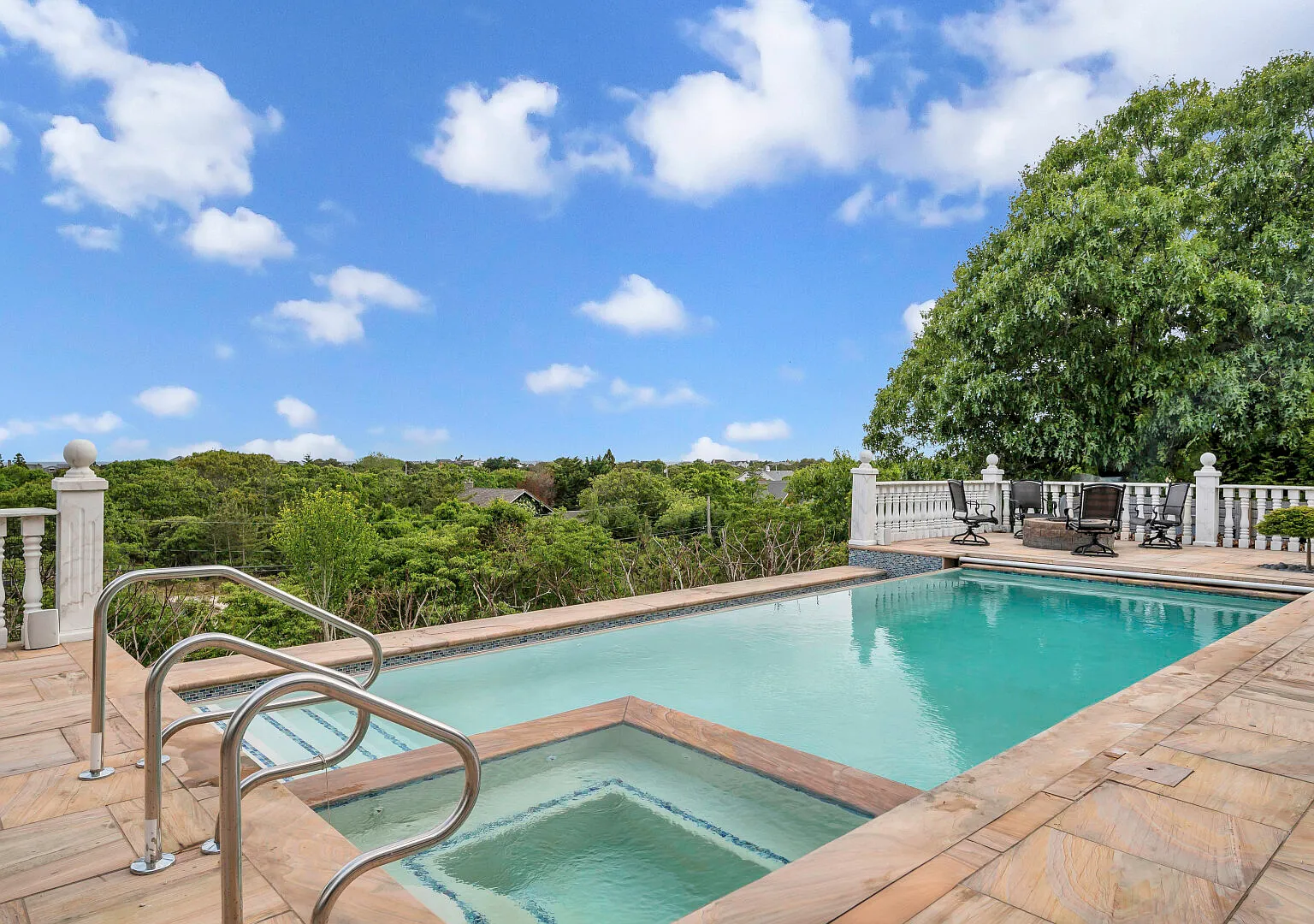 Luxurious Amagansett home perched on a hill, amazing views — Photo 4