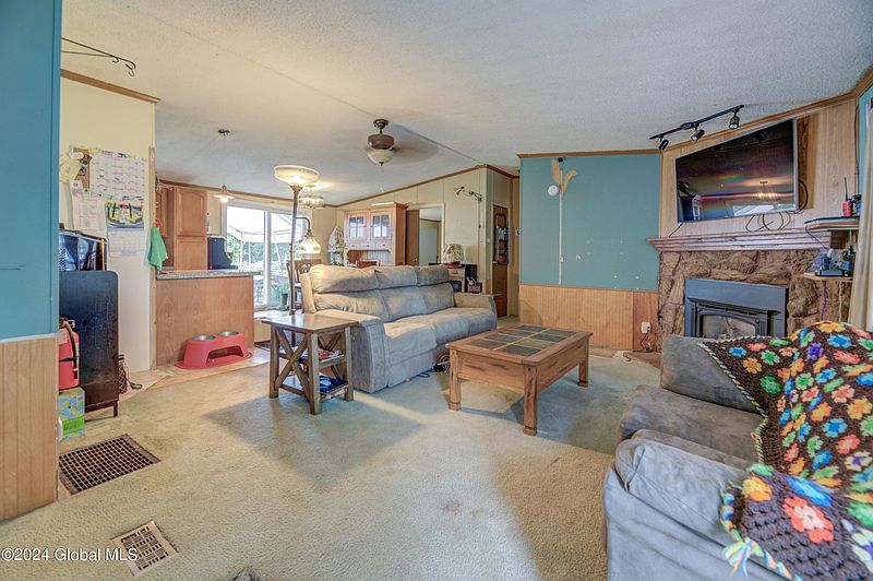 5th image of 111 Hoesville Road