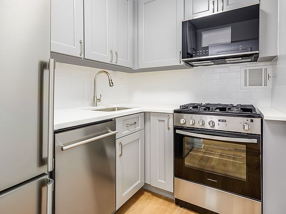 3rd image of 205 E 77th St APT 7C
