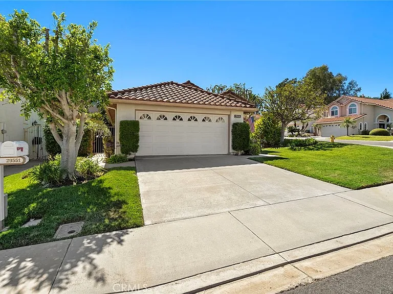 29551 Michelis St — Photo 3