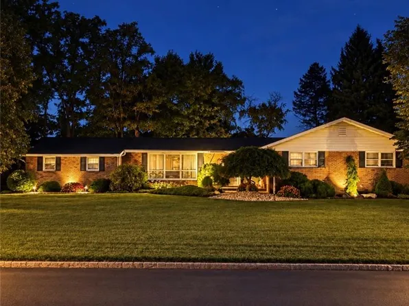 2826 Hillcrest Dr E, Coplay, PA 18037