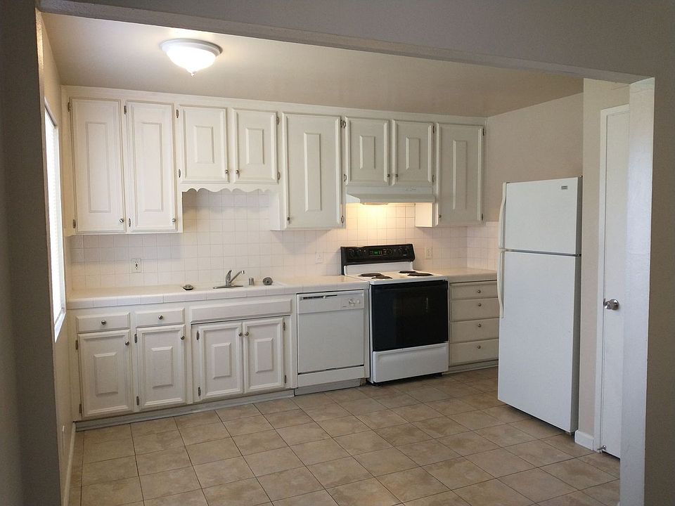 1st image of 4514 N Sharon Ave APT A